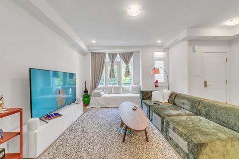 Photo 5 at 10 - 3 Bond Crescent, Oak Ridges, Richmond Hill