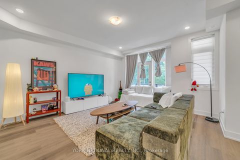 Photo 6 at 10 - 3 Bond Crescent, Oak Ridges, Richmond Hill