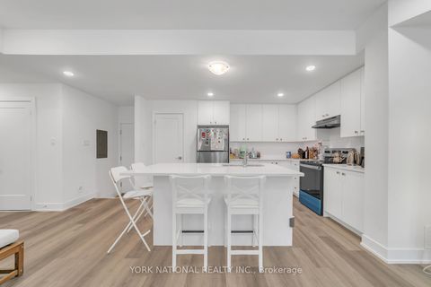 Photo 7 at 10 - 3 Bond Crescent, Oak Ridges, Richmond Hill