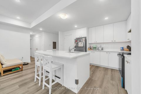 Photo 8 at 10 - 3 Bond Crescent, Oak Ridges, Richmond Hill