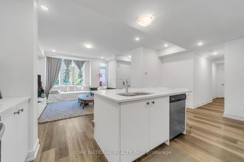 Photo 9 at 10 - 3 Bond Crescent, Oak Ridges, Richmond Hill