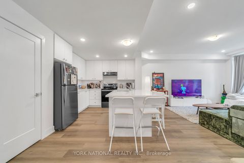 Photo 11 at 10 - 3 Bond Crescent, Oak Ridges, Richmond Hill