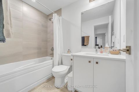Photo 18 at 10 - 3 Bond Crescent, Oak Ridges, Richmond Hill