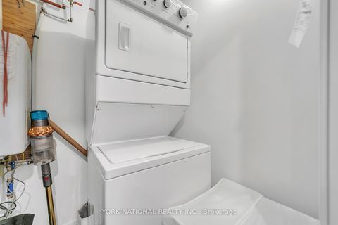 Photo 19 at 10 - 3 Bond Crescent, Oak Ridges, Richmond Hill