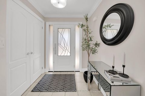 Photo 4 at 57 Deepsprings Crescent, Vellore Village, Vaughan