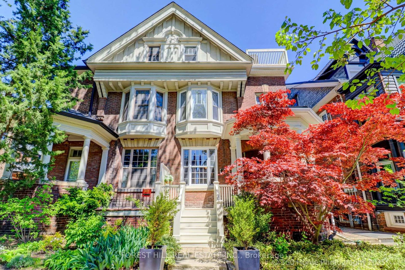 379 Huron Street, University, Toronto 