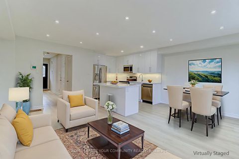 Photo 4 at 135 Kelso Crescent, Maple, Vaughan