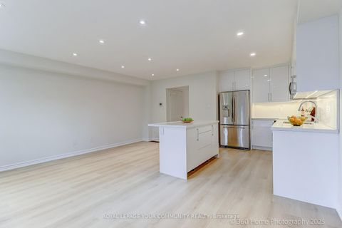 Photo 2 at 135 Kelso Crescent, Maple, Vaughan