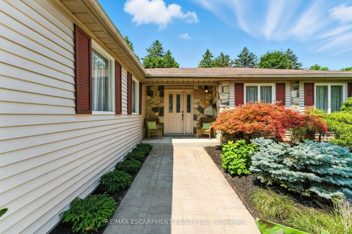 Photo 2 at 51 Pleasant Avenue, Dundas, Hamilton
