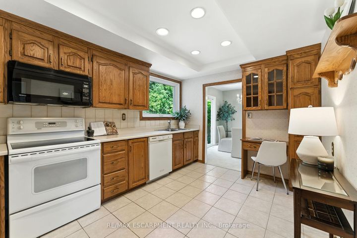 Photo 11 at 51 Pleasant Avenue, Dundas, Hamilton
