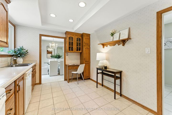 Photo 12 at 51 Pleasant Avenue, Dundas, Hamilton