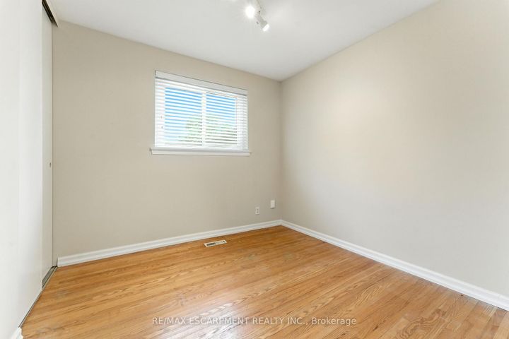 Photo 17 at 51 Pleasant Avenue, Dundas, Hamilton