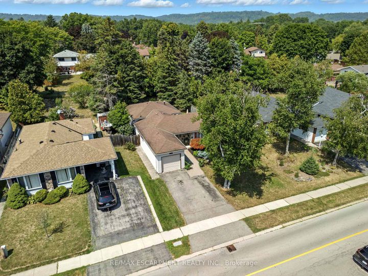 Photo 33 at 51 Pleasant Avenue, Dundas, Hamilton