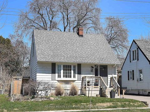 Photo 1 at 13 Avon Park Drive, Queensway, Toronto