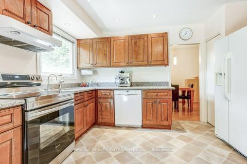 Photo 10 at 1231 Kingsmead Crescent, FA Falgarwood, Oakville