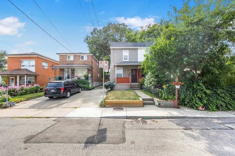 Photo 2 at 30 Everett Crescent, Lumsden, Toronto