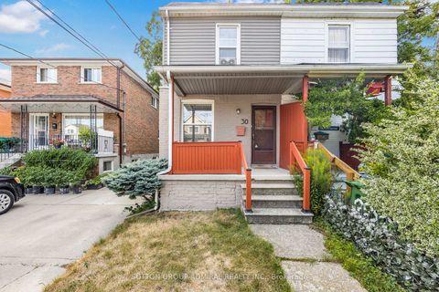 Photo 3 at 30 Everett Crescent, Lumsden, Toronto