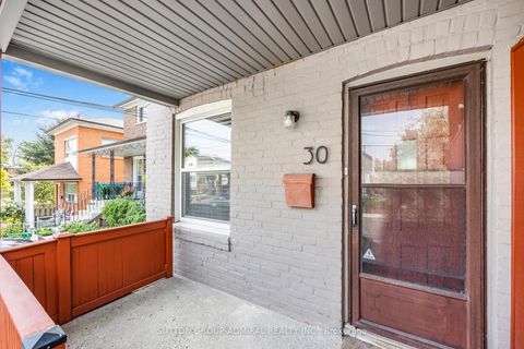 Photo 4 at 30 Everett Crescent, Lumsden, Toronto