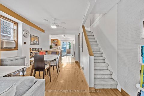 Photo 5 at 30 Everett Crescent, Lumsden, Toronto