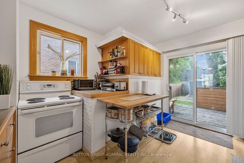 Photo 8 at 30 Everett Crescent, Lumsden, Toronto