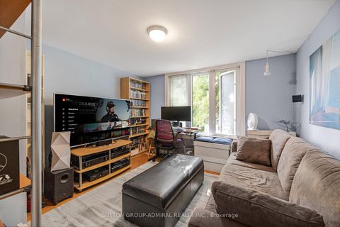 Photo 10 at 30 Everett Crescent, Lumsden, Toronto