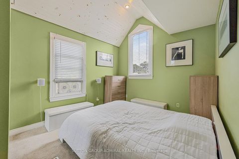 Photo 12 at 30 Everett Crescent, Lumsden, Toronto