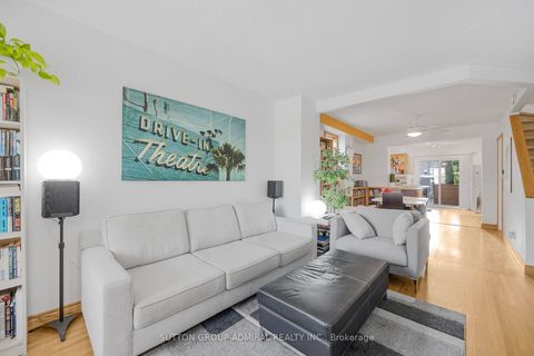 Photo 14 at 30 Everett Crescent, Lumsden, Toronto