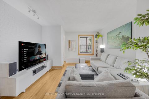 Photo 16 at 30 Everett Crescent, Lumsden, Toronto