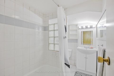 Photo 17 at 30 Everett Crescent, Lumsden, Toronto