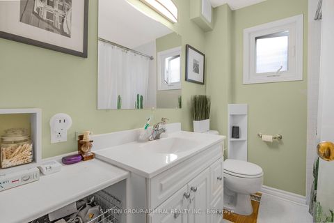 Photo 18 at 30 Everett Crescent, Lumsden, Toronto