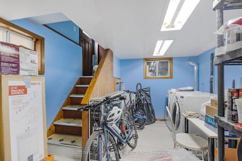 Photo 19 at 30 Everett Crescent, Lumsden, Toronto