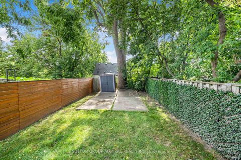 Photo 22 at 30 Everett Crescent, Lumsden, Toronto