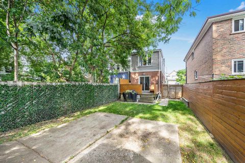 Photo 23 at 30 Everett Crescent, Lumsden, Toronto