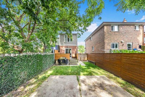 Photo 24 at 30 Everett Crescent, Lumsden, Toronto