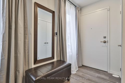 Photo 3 at 224 - 131 Honeycrisp Crescent, Vaughan Corporate Centre, Vaughan