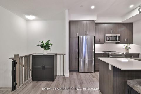 Photo 5 at 224 - 131 Honeycrisp Crescent, Vaughan Corporate Centre, Vaughan
