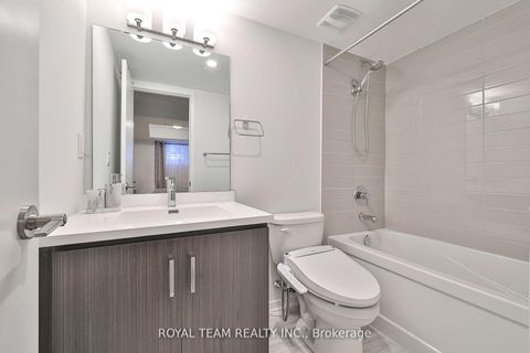 Photo 15 at 224 - 131 Honeycrisp Crescent, Vaughan Corporate Centre, Vaughan