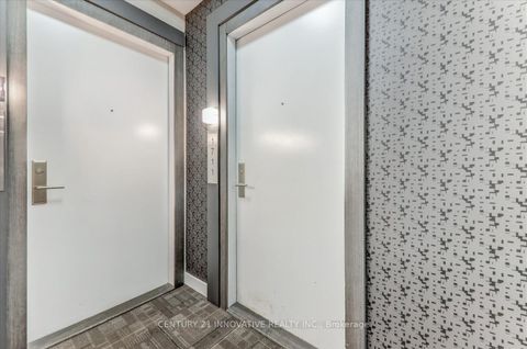 Photo 6 at 1711 - 318 Richmond Street W, Waterfront Communities C1, Toronto