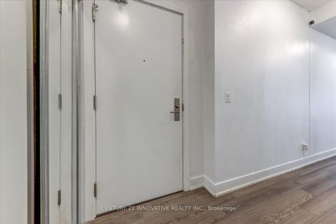 Photo 7 at 1711 - 318 Richmond Street W, Waterfront Communities C1, Toronto