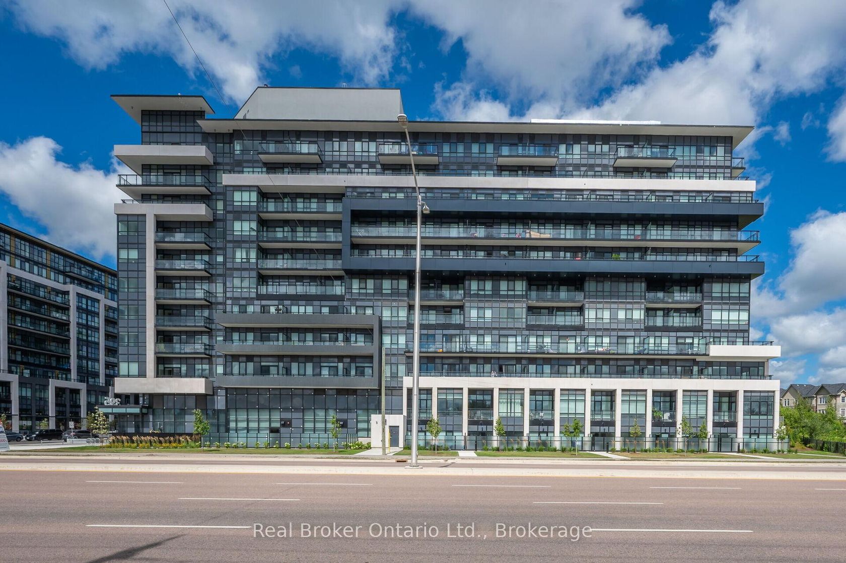 718 - 395 Dundas Street, GO Glenorchy, Oakville 
