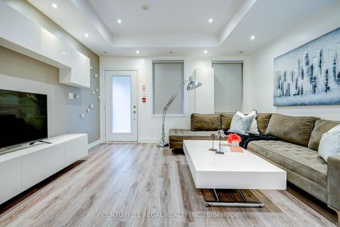 Photo 3 at 5B - 867 Wilson Avenue, CFB, Toronto