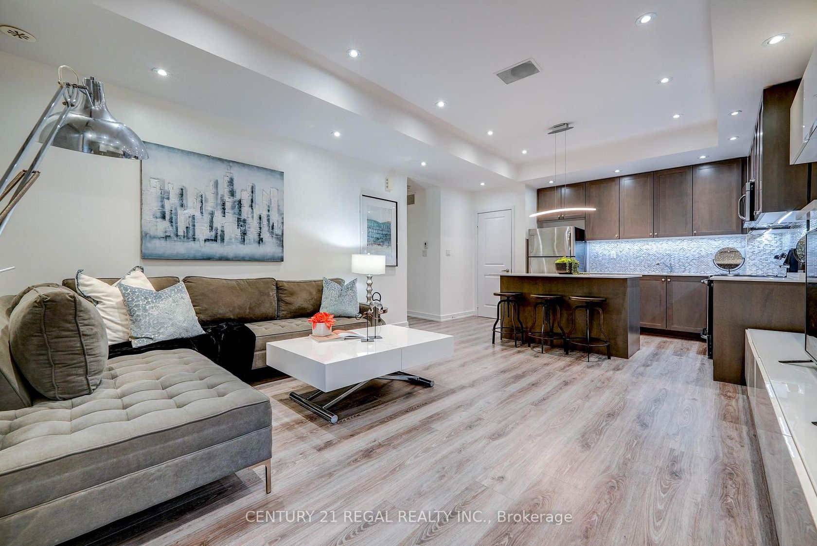 5B - 867 Wilson Avenue, CFB, Toronto 