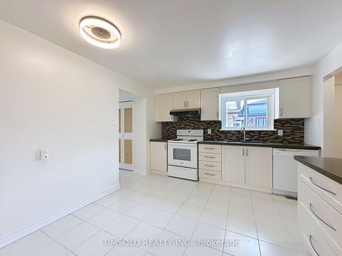 Photo 11 at 6 Lofthouse Square, L'Amoreaux, Toronto