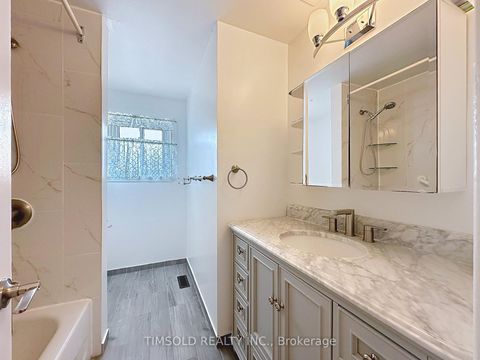 Photo 31 at 6 Lofthouse Square, L'Amoreaux, Toronto