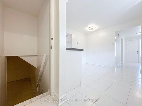 Photo 32 at 6 Lofthouse Square, L'Amoreaux, Toronto