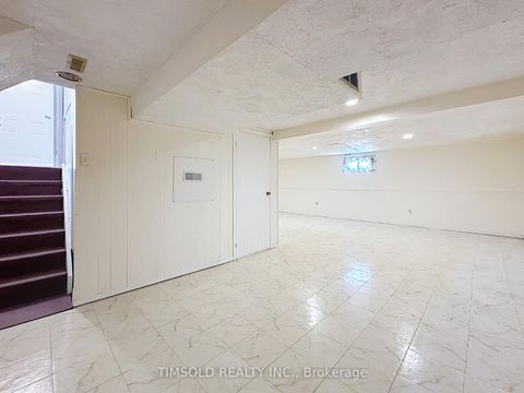 Photo 33 at 6 Lofthouse Square, L'Amoreaux, Toronto