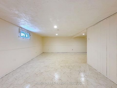 Photo 37 at 6 Lofthouse Square, L'Amoreaux, Toronto
