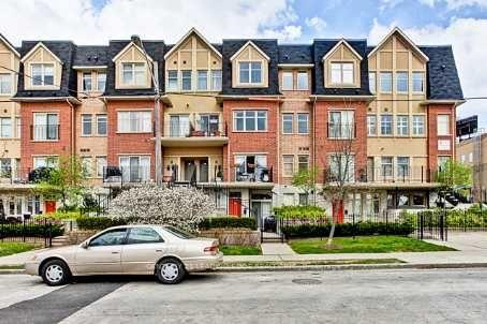 202 - 65 Cranborne Avenue, Victoria Village, Toronto 