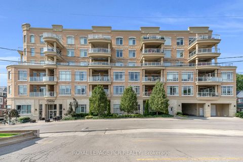 Photo 2 at 409 - 15277 Yonge Street, Aurora Village, Aurora