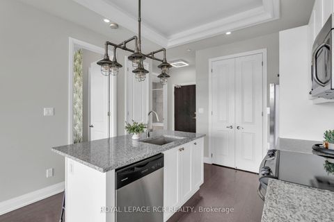 Photo 10 at 409 - 15277 Yonge Street, Aurora Village, Aurora